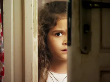 Rita descubre que Carmina va a traicionar a su padre Genesio  Rita descubre que Carmina va a traicionar a su padre Genesio