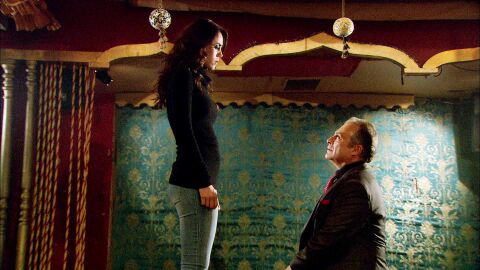 Eysan escapa de Kenan y este le pide matrimonio