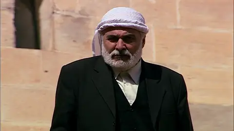El padre de Boran da su consentimiento para que se quede con Sila en casa El padre de Boran da su consentimiento para que se quede con Sila en casa