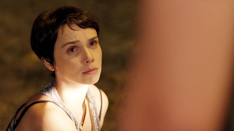 Nina le salva la vida a Max