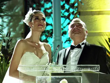 Eysan declara su amor a Ezel durante su boda con Kenan Eysan declara su amor a Ezel durante su boda con Kenan