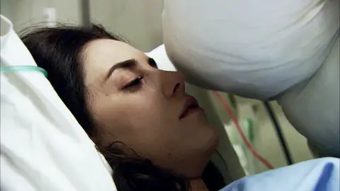 Cengiz va al hospital para intentar matar definitivamente a Eysan Cengiz va al hospital para intentar matar definitivamente a Eysan