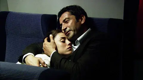 Ömer toma la decisión más dura de su vida: Así ha sido el final Ezel Ömer toma la decisión más dura de su vida: Así ha sido el final Ezel