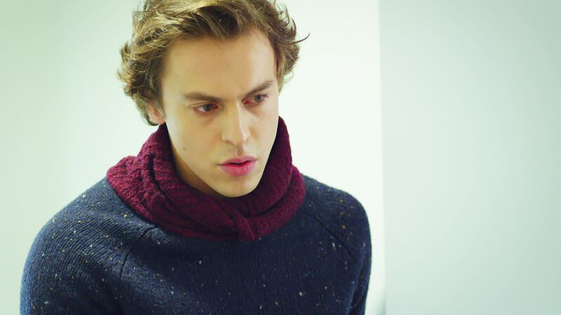 Orkun intenta que expulsen a Yaman de la Universidad