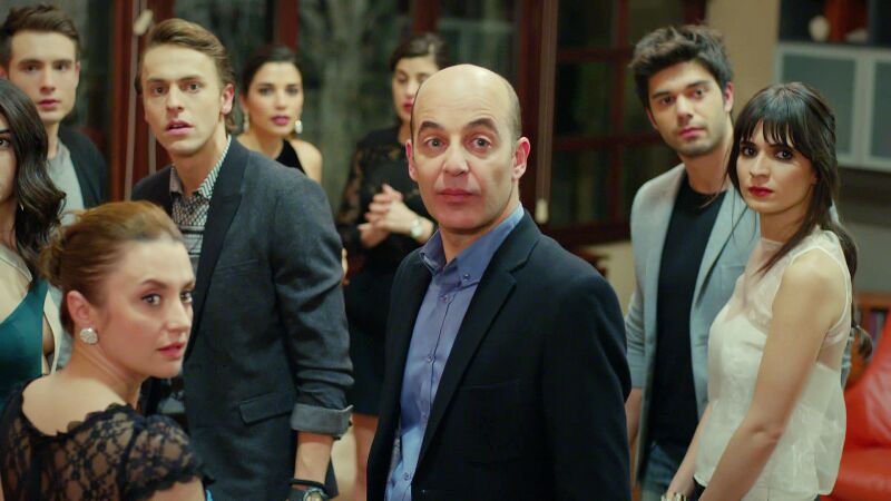 Yaman humilla a Orkun en su fiesta de cumpleaños