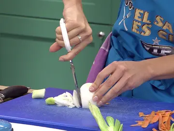 Roko tiene que cocinar un arroz tres delicias sin cuchillos Roko tiene que cocinar un arroz tres delicias sin cuchillos