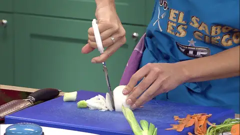 Roko tiene que cocinar un arroz tres delicias sin cuchillos Roko tiene que cocinar un arroz tres delicias sin cuchillos