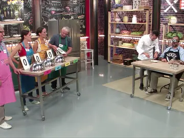 David de Jorge hace su primera cata a ciegas en 'El sabor es ciego VIP' David de Jorge hace su primera cata a ciegas en 'El sabor es ciego VIP'