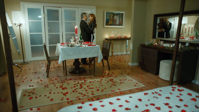 Selim sorprende a Ender en el Día de los Enamorados