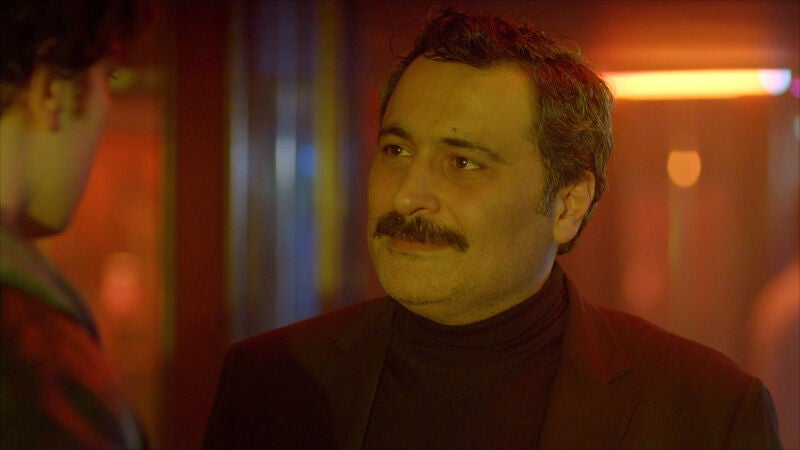 El momento más esperado. Yaman se encuentra frente a frente con su padre