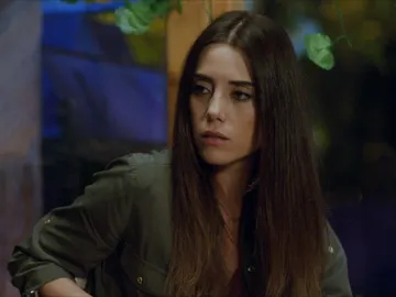 Zeynep se encuentra con Melek Zeynep se encuentra con Melek
