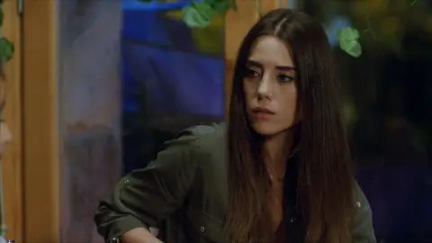 Zeynep se encuentra con Melek Madre
