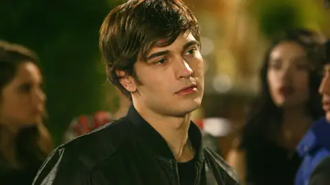 Los brutales cambios de look de Çagatay Ulusoy, Yaman en 'Medcezir' Los brutales cambios de look de Çagatay Ulusoy, Yaman en 'Medcezir'