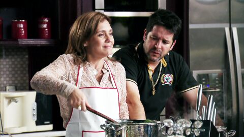 Nina obliga a Carmina a cocinar para toda la familia