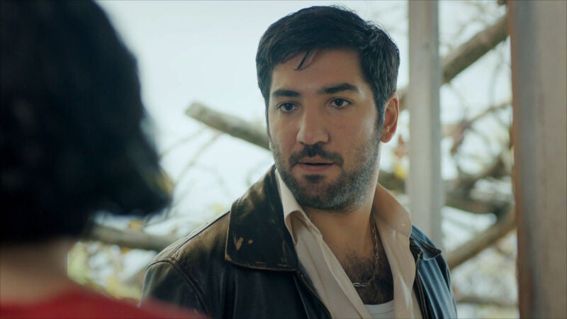 Cengiz abandona a Sule y huye ante la amenaza de una investigación