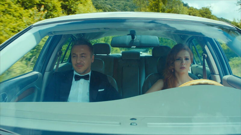 Selim y Ender tienen un dramático accidente tras la boda de Sude