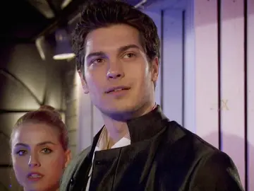 Çagatay Ulusoy, de adolescente marginado en 'Medcezir' a popular y millonario en 'El Secreto de Feriha' Çagatay Ulusoy, de adolescente marginado en 'Medcezir' a popular y millonario en 'El Secreto de Feriha'