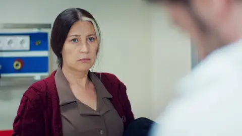 Gonül tiene un serio problema de salud Gonül tiene un serio problema de salud