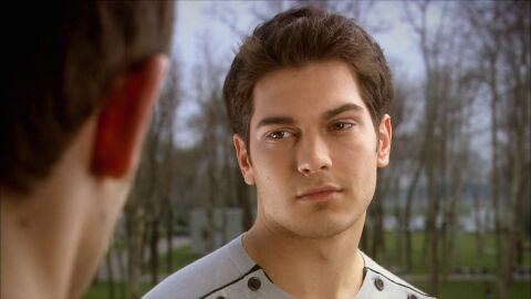 Emir y Feriha se conocen y esta reacciona de una forma muy inesperada