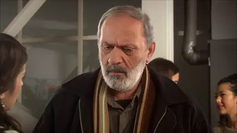 Feriha siente vergüenza por su padre Feriha siente vergüenza por su padre