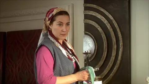 Zehara a Feriha: "Me gusta ver el Mundo desde lo más alto pero no cuando limpio ventanas" Zehara a Feriha: "Me gusta ver el Mundo desde lo más alto pero no cuando limpio ventanas"