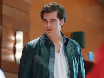 Eylül y Mert se casan y tienden una trampa a Mira y Yaman Eylül y Mert se casan y tienden una trampa a Mira y Yaman