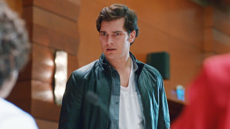 Eylül y Mert se casan y tienden una trampa a Mira y Yaman