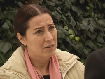 Zehra consigue un nuevo trabajo Zehra consigue un nuevo trabajo