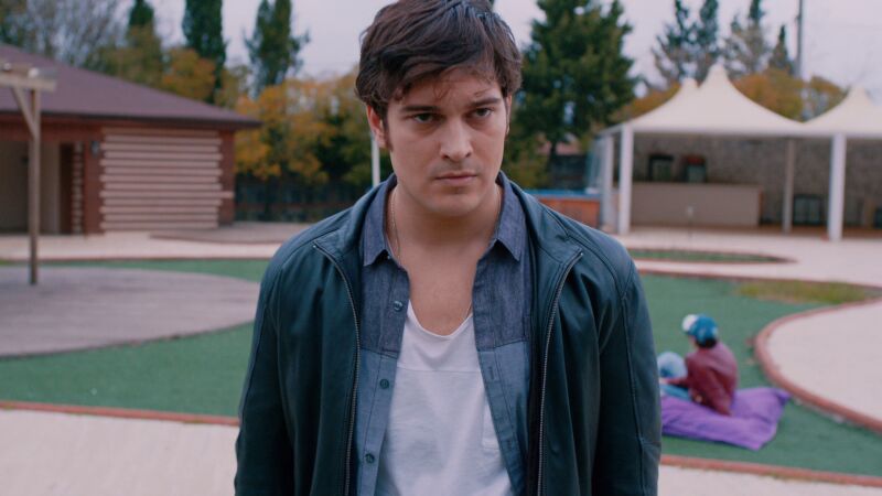 Yaman, detenido por intentar encontrar a Mira y Orkun