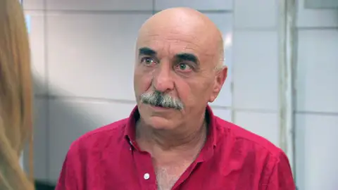 Zeynep, despedida después de que su jefe intentara abusar de ella Zeynep, despedida después de que su jefe intentara abusar de ella