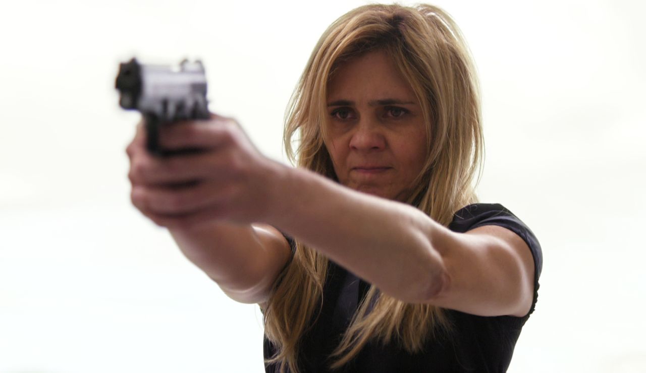 Carmina le salva la vida a Nina y Tifón