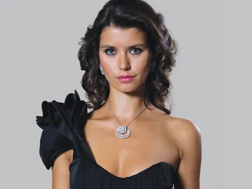 Bereen Saat es Bihter Yöreoglu Bereen Saat es Bihter Yöreoglu