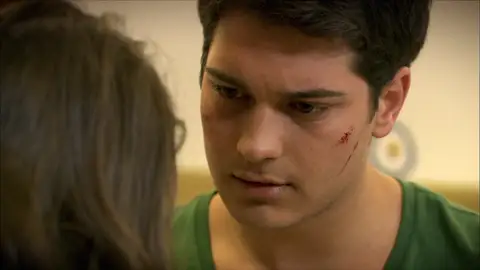 Feriha cuida de Emir y teme que descubra la verdad Feriha cuida de Emir y teme que descubra la verdad