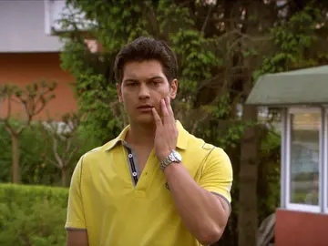 Feriha y Emir discuten en plena calle Feriha y Emir discuten en plena calle