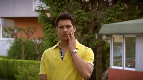 Feriha y Emir discuten en plena calle Feriha y Emir discuten en plena calle