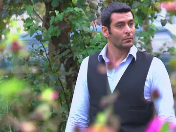 Kenan descubre la casa de Melek y Veysel Kenan descubre la casa de Melek y Veysel
