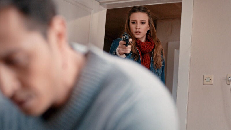 Mira dispara a Kenan, el hermano de Yaman