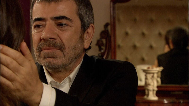 Hilmi arruina la boda de Adnan y Bither