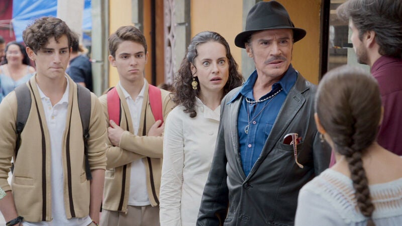 La monumental bronca del padre a Aris por llevar un pendiente en la oreja