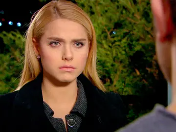 Hande se queda totalmente sola Hande se queda totalmente sola