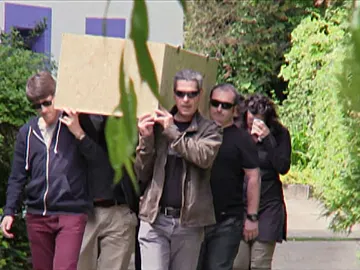 Construcción de un ataúd biodegradable y multiusos Construcción de un ataúd biodegradable y multiusos