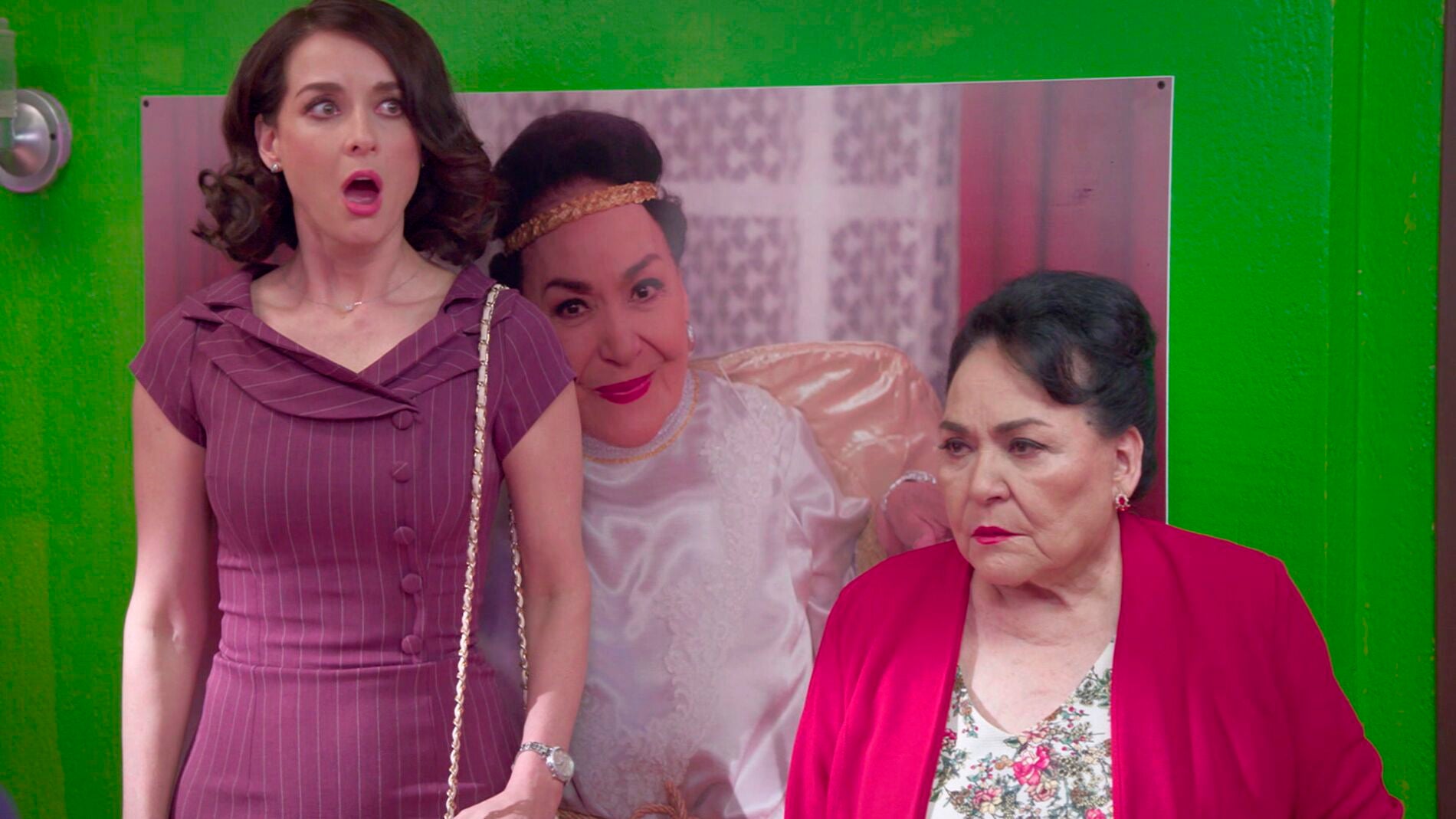 Imelda llama a la polic&iacute;a para expulsar a do&ntilde;a Crisanta del edificio