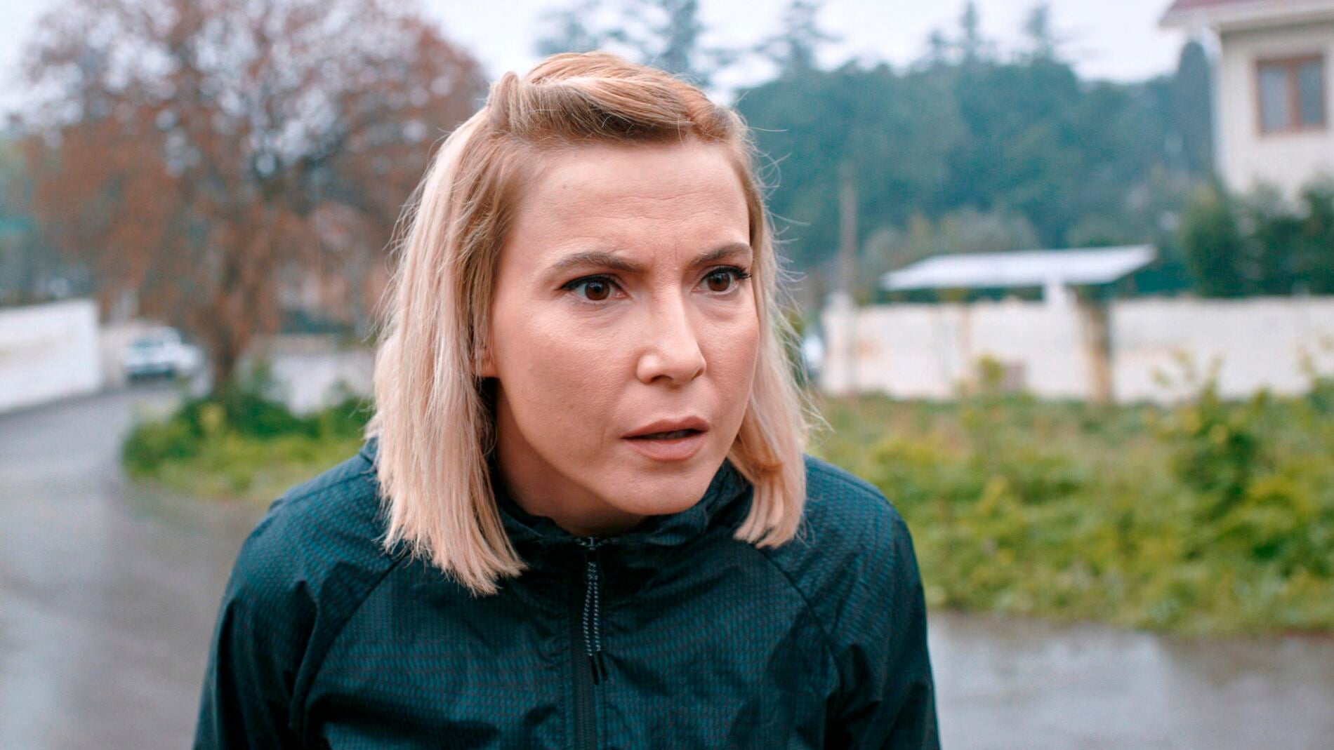  Kenan se encuentra cara a cara con Sude para decirle que conoce su secreto