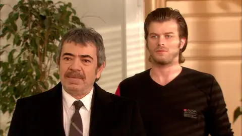 Fatma amenaza con contarle toda la verdad a Adnan momento destacado