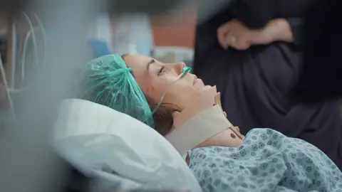 Zeynep podría morir o quedarse paralítica Zeynep podría morir o quedarse paralítica