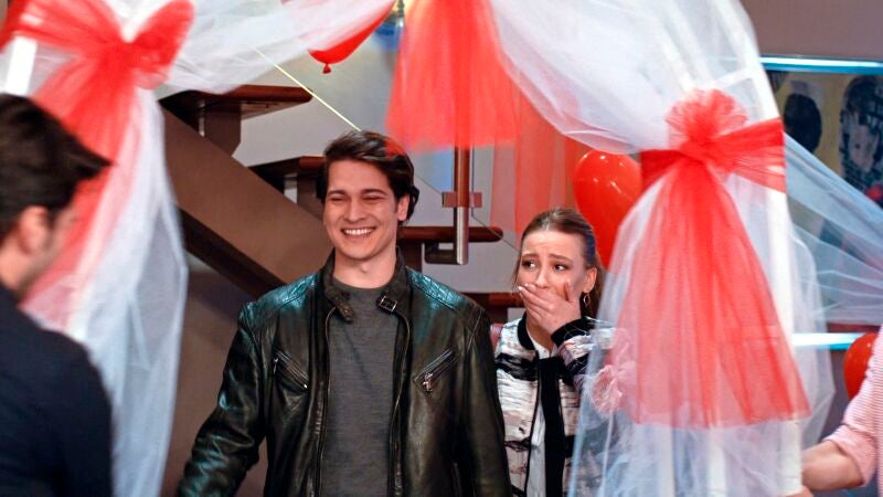 Mira y Yaman son sorprendidos con una ceremonia de compromiso