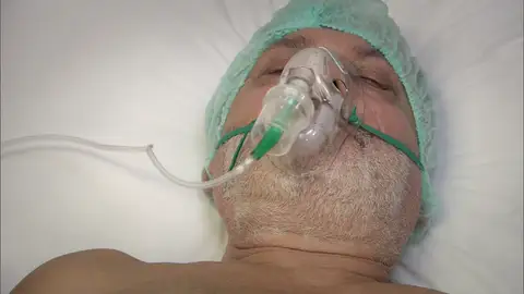 El padre de Feriha, Riza, sufre un infarto El padre de Feriha, Riza, sufre un infarto