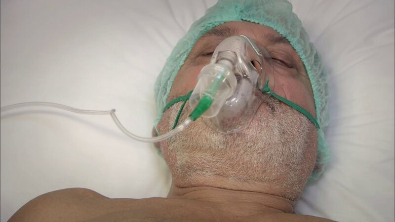 El padre de Feriha, Riza, sufre un infarto