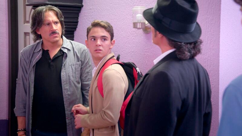 Audifaz trata de echar a Pancho y a su familia del edificio