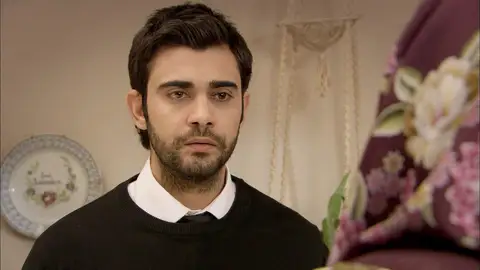Mehmet quiere que Feriha demuestre que es virgen Mehmet quiere que Feriha demuestre que es virgen